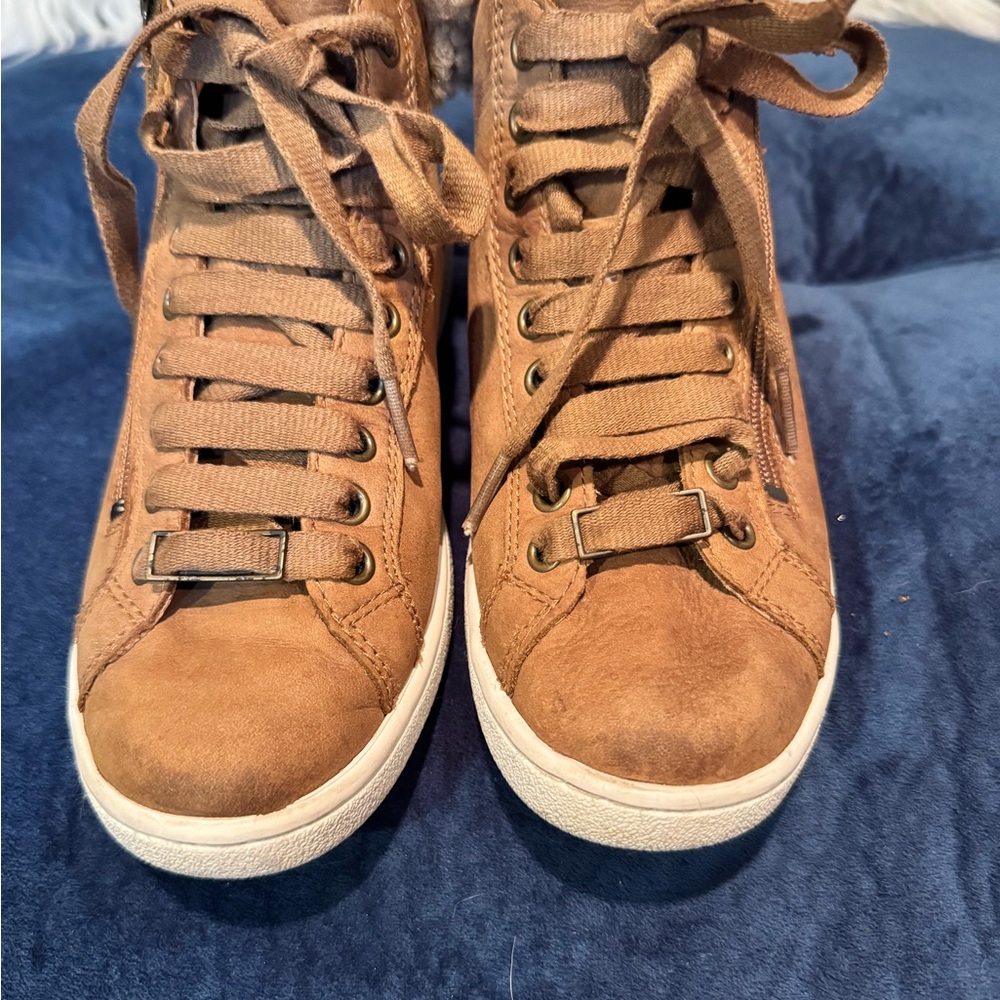 UGG Brown Leather Sneakers with Shearling - Picture 3 of 8